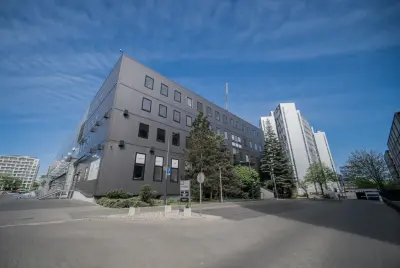 Budynek i otoczenie 15