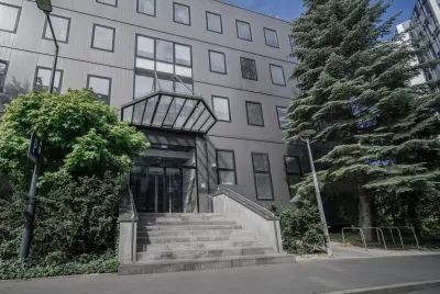 Budynek i otoczenie 17