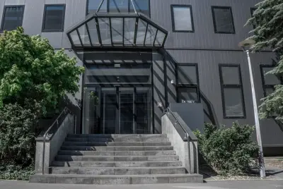 Budynek i otoczenie 18