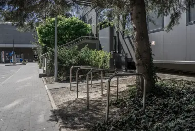 Budynek i otoczenie 19