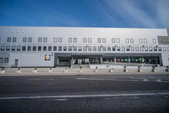 Budynek i otoczenie 23