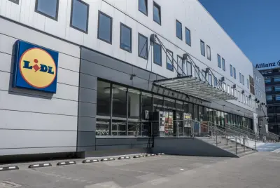 Budynek i otoczenie 24